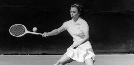 ESPAÑA TENIS TROFEO PEDRO CASAS. BARCELONA, 15/03/1959.- La tenista argentina Mary Terán de Weiss, durante las final del II Trofeo Pedro Casas, disputado contra la española Ana María Estalella en las pistas del Club de Tenis de San Gervasio de la ciudad condal. EFE/Carlos Pérez de Rozas/jgb
