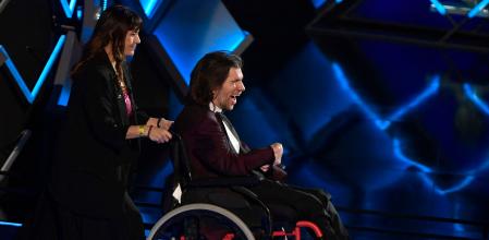 Telmo Irureta en el escenario, a punto de recoger el Goya