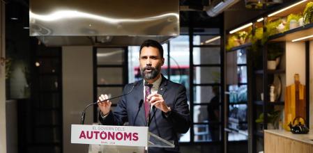 El conseller d'Empresa i Treball presentant els programes de suport al sector del treball autònom