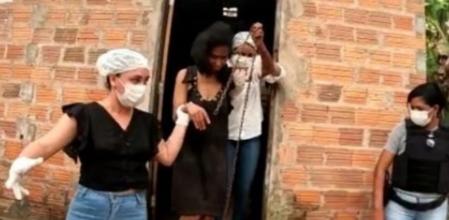 El impactante rescate de una mujer que llevaba 20 años enjaulada por su madre