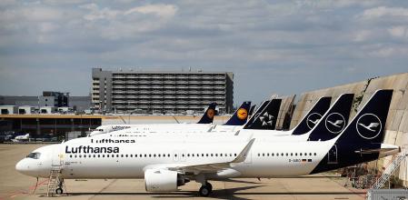 Varios aviones de la aerolínea alemana Lufthansa