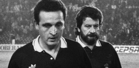 GRAF4077. MADRID, 15/02/2023.- Una investigación de la Fiscalía de Barcelona, por un presunto delito de corrupción entre particulares a una empresa de José María Enríquez Negreira, exárbitro y número dos del Comité Técnico de Árbitros (CTA) entre 1994 y 2018, por unos pagos de 1,4 millones por el FC Barcelona entre 2016 y 2018, señala a la entidad azulgrana. En la imagen, fotografía de archivo del 06/01/1990 de Enríquez Negreira durante su arbitraje en el partido disputado entre el Real Madrid y el Atlético de Madrid. EFE/ ARCHIVO