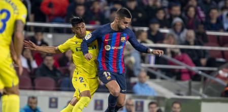 Ferran Torres supera a Arzamendia en la jugada que originó el primer gol barcelonista