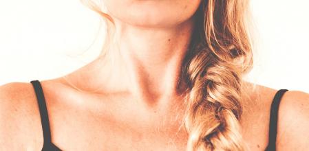 La zona de la barbilla al escote necesita unos cuidados específicos