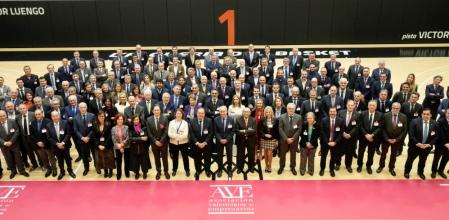 Los asociados de AVE, 180 ya en este 2023, posan ayer en L'Alqueria del Basket