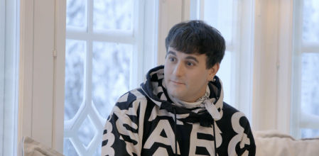 Palomo Spain renueva el vestuario de Calleja mientras detalla su infancia: 