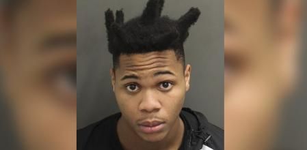 Foto distribuida por la policía de Keith Melvin Moses, de 19 años, detenido como presunto autor de los disparos que mataron a un mujer, una niña de 9 años y un periodista de televisión, en Orlando