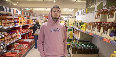 Lildami, fotografiado en un supermercado