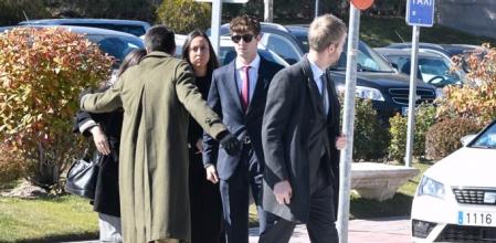 Los familiares de Laura Boyer durante su despedida este viernes