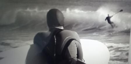 Surfistas en la Barceloneta.