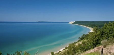 El misterioso lago donde se ven ovnis y desaparecen barcos y aviones