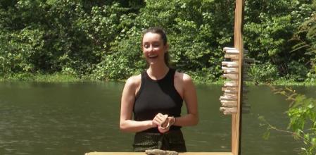 Adara respondiendo a las 'preguntas incómodas'