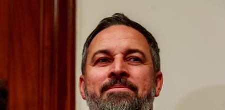 El líder de Vox, Santiago Abascal, presenta la moción de censura registrada