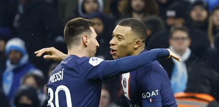 messi y mbappé celebran un gol