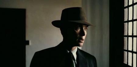 El actor Cillian Murphy interpreta al físico Walter Oppenheimer en la nueva película de Christopher Nolan