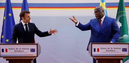 El líder francés, Emmanuel Macron, y el presidente de la República Democrática del Congo, Félix Tshisekedi, el 4 de marzo en Kinshasa