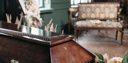 La familia asegura que el joven bebió agua y tomó sopa tras ser declarado muerto