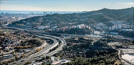 foto XAVIER CERVERA 29/11/2022 ciutat meridiana y c-33 y c-17 (con barcelona al fondo) dsd turo montcada