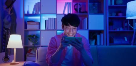 Disfruta de tus videojuegos favoritos con los controladores de juegos móviles