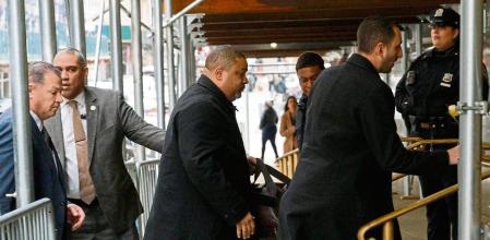 Manhattan District Attorney Alvin Bragg (C) arrives at the Manhattan District Attorney's office in New York City, on March 22, 2023. - With barricades set up near Trump Tower and police on high alert, New York was holding its breath Wednesday for the likely indictment of former US President Donald Trump, but the timing remained uncertain. (Photo by ANGELA WEISS / AFP)