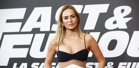 Carmen Jordá posando para los medios