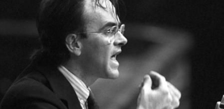 Hernández Mancha, durante el debate de la moción de censura a Felipe González presentada por Alianza Popular en marzo de 1987