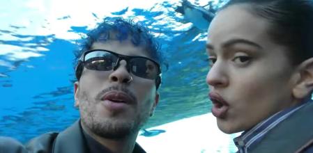 Rauw Alejandro y rosalía, en el videoclip de 'Beso'