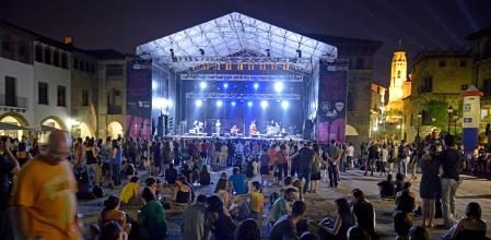 FOTO ALEX GARCIA CONCIERTOS EN EL POBLE ESPANYOL EN LA QUINTA EDICION DE MONTJUIC DE NIT, CON ACTUACIONES GRATUITAS Y MUSEOS ABIERTOS 14/07/12