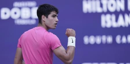 El murciano Carlos Alcaraz celebra un punto ante el argentino Facundo Bagnis en su partido de segunda ronda del Masters 1.000 de Miami
