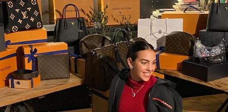 Georgina nunca ha ocultado su pasión por los bolsos.