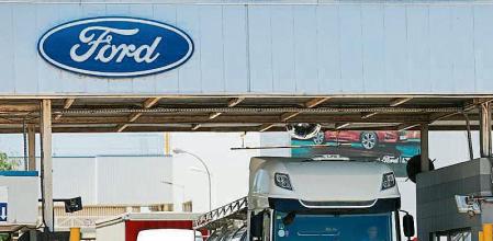 GRAFCVA6690. ALMUSSAFES (VALENCIA), 22/06/2022.- Vista general de la entrada a la planta de Ford Almussafes cuando la planta valenciana de la marca automovilística será finalmente la elegida para desarrollar los dos nuevos vehículos eléctricos del fabricante, imponiéndose así a la alemana de Saarlouis con la que competía. EFE/Manuel Bruque