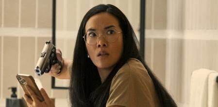 Ali Wong, comediante, está divertida en su personaje sin renunciar al poso dramático.