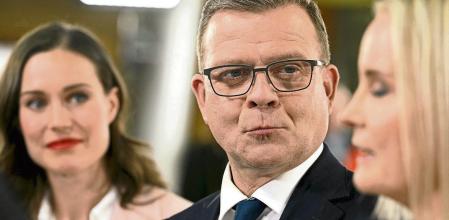 Finland's Prime Minister and Social Democrats leader Sanna Marin, National Coalition leader Petteri Orpo, and Finns Party leader Riikka Purra attend a Finnish parliamentary elections media reception at the Finnish Parliament in Helsinki, Finland April 2, 2023. Lehtikuva/Heikki Saukkomaa via REUTERS ATTENTION EDITORS - THIS IMAGE WAS PROVIDED BY A THIRD PARTY. NO THIRD PARTY SALES. NOT FOR USE BY REUTERS THIRD PARTY DISTRIBUTORS. FINLAND OUT. NO COMMERCIAL OR EDITORIAL SALES IN FINLAND.