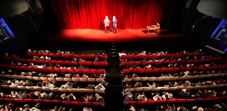 Público en una obra de teatro