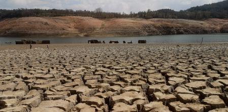 Paisaje de sequía en Sau.