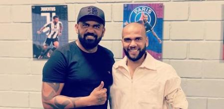 Ney y Dani Alves en una imagen de archivo