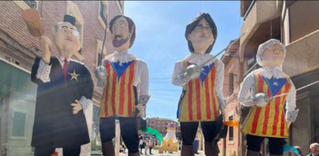 El juez Llarena, Carles Puigdemont, Toni Comín y Clara Ponsatí, en la Quema de Judas del pueblo de Alfaro (La RIoja)