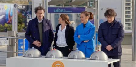Los jurados y una de las cocineras del programa 'Masterchef' en Valencia