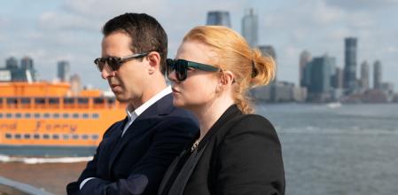 Jeremy Strong y Sarah Snook, contendientes al Emmy por este episodio.