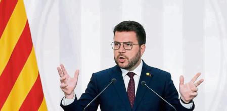 GRAFCAT8771. BARCELONA, 11/04/2023.- El presidente de la Generalitat de Cataluña, Pere Aragonès, durante la rueda de prensa después de la reunión semanal del gobierno catalán en la que ha anunciado que ha activado el proceso para 