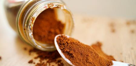 La canela en polvo es una de las especias que caduca más rápido