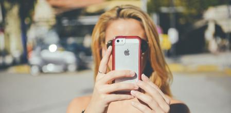 Ahora que hacemos tantas fotos con el móvil, conviene saber cómo encontrarlas fácilmente.