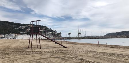 La Playa Gran de l'Estartit inició el servicio de socorrismo esta Semana Santa.