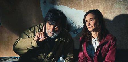 MADRID, 13/04/2023.- La actriz Ana Torrent (d) y el actor Manolo Solo (i) en un fotograma del largometraje 