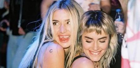 Las cantantes son grandes amigas, ¿o algo más?