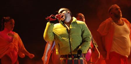 Fotografía de archivo del cantante puertorriqueño Bad Bunny durante un concierto en el estadio El Campín, en Bogotá (Colombia).