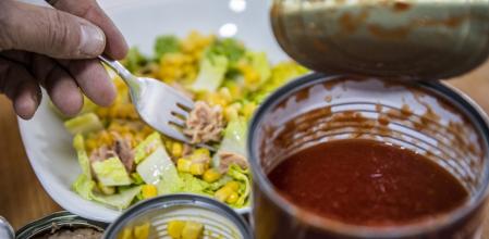 El bisfenol A está presente en recubrimientos interiores para latas de bebidas y alimentos