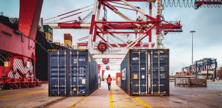 La terminal BEST del puerto de Barcelona ha introducido mejoras para reducir las emisiones contaminantes