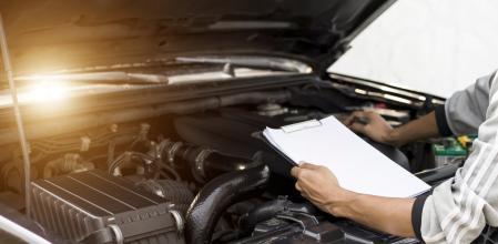 Los olores y ruidos pueden delatar problemas del coche.