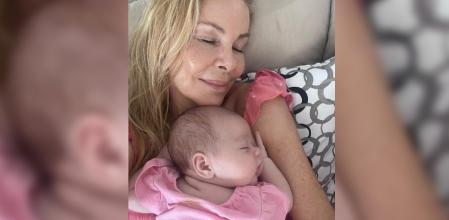 Ana Obregón con su nieta dormiendo sobre su pecho